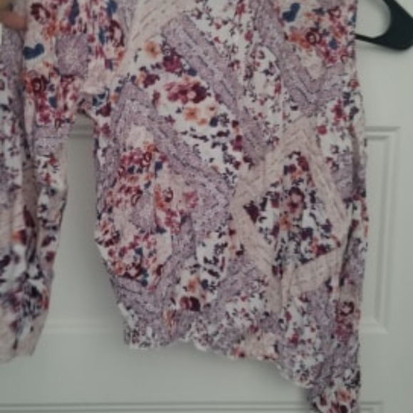 Cold Shoulder Floral Crop Top - Picture 2 of 2